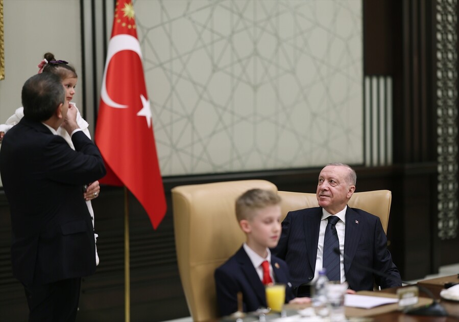 Cumhurbaşkanı Erdoğan, Milli Eğitim Bakanı Tekin ve beraberindeki çocukları kabul etti