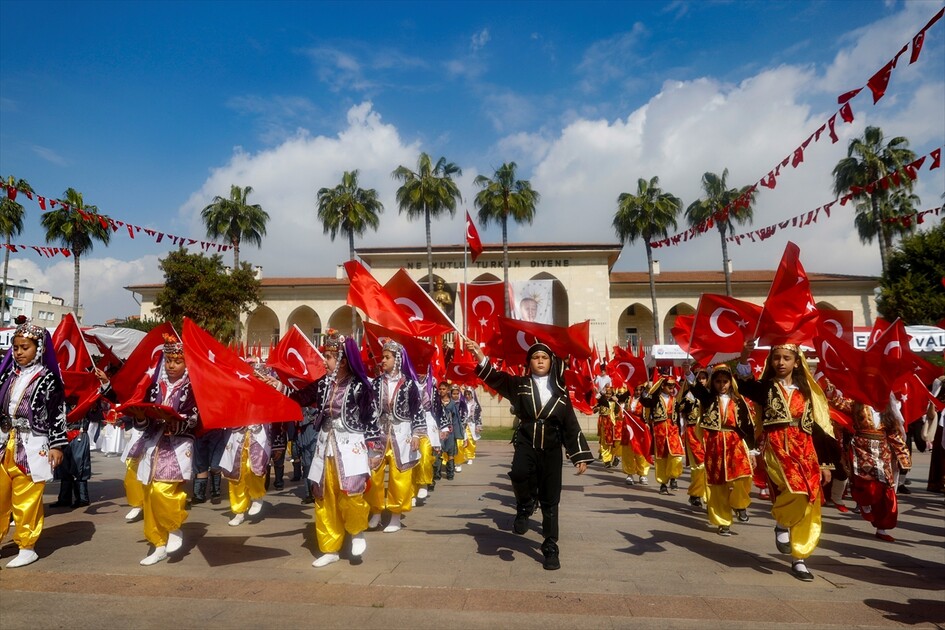 Mersin'de 23 Nisan Ulusal Egemenlik ve Çocuk Bayramı kutlandı