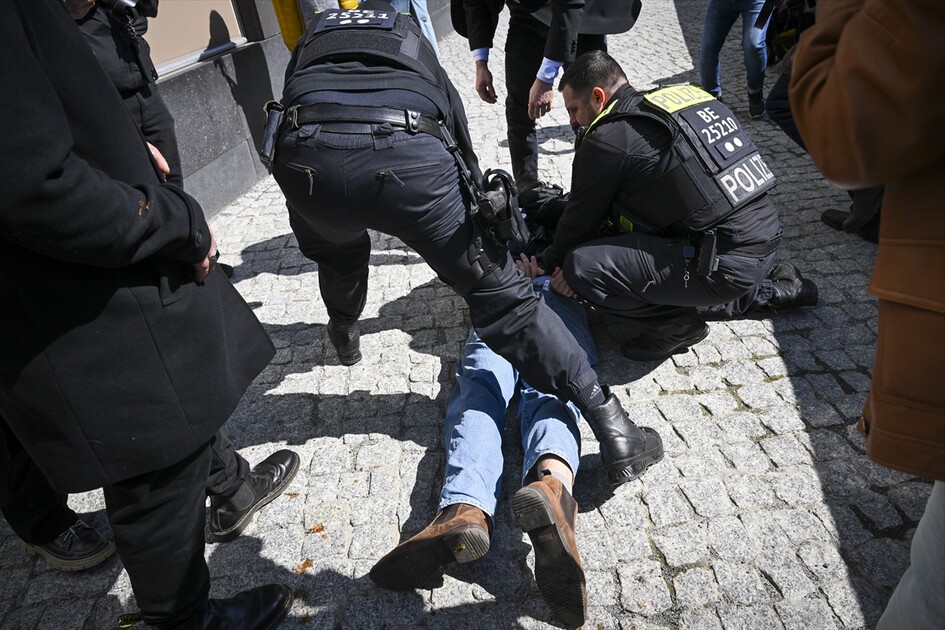 Red liquid thrown at exiled Iranian Prince Reza Pahlavi in Berlin