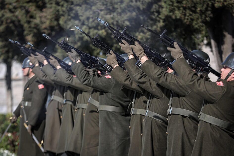 Şehitler Abidesi'nde Çanakkale Kara Savaşları'nın 111. yılı töreni düzenlendi
