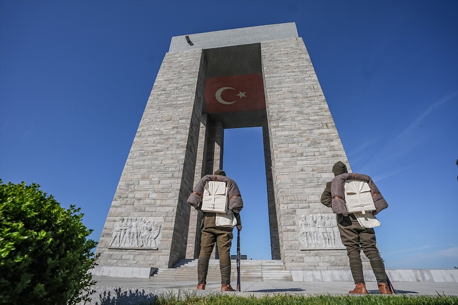 Şehitler Abidesi'nde Çanakkale Kara Savaşları'nın 111. yılı töreni düzenlendi