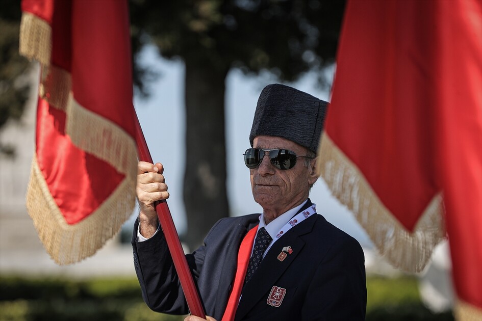 Şehitler Abidesi'nde Çanakkale Kara Savaşları'nın 111. yılı töreni düzenlendi