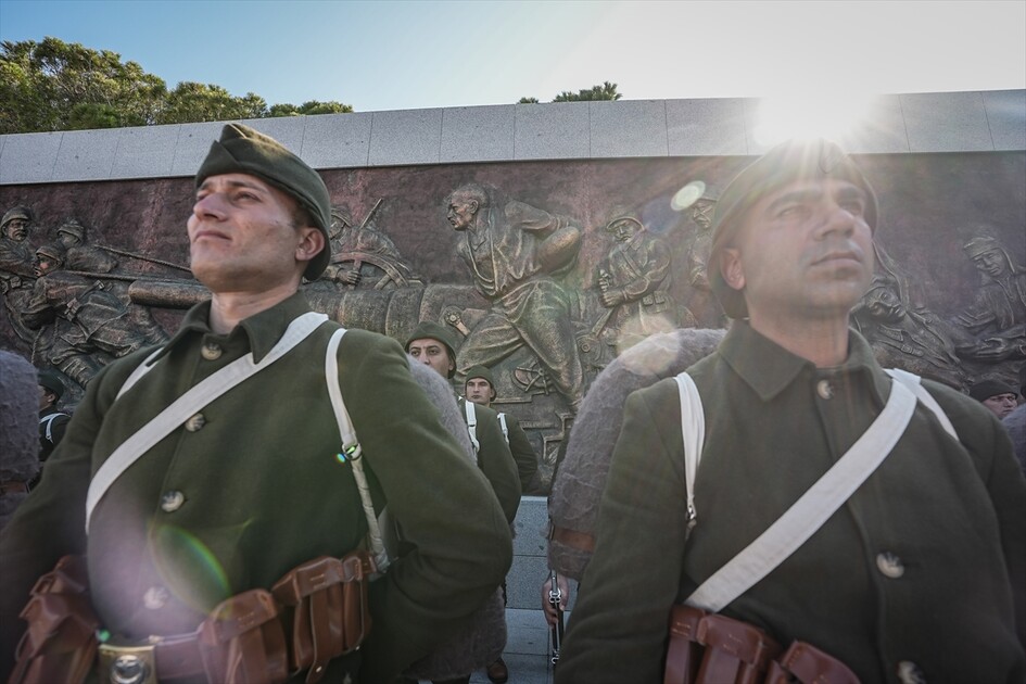 Şehitler Abidesi'nde Çanakkale Kara Savaşları'nın 111. yılı töreni düzenlendi