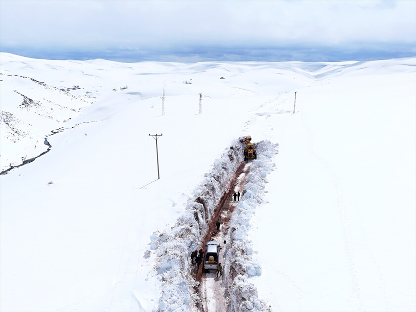 Bingöl'ün kuzeyinde kış, güneyinde bahar yaşanıyor