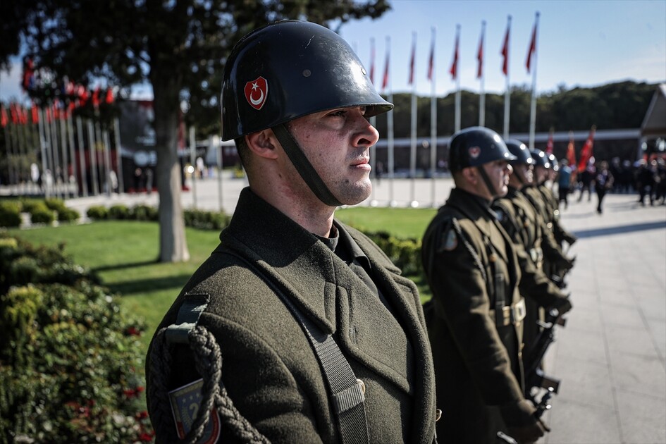 Şehitler Abidesi'nde Çanakkale Kara Savaşları'nın 111. yılı töreni düzenlendi