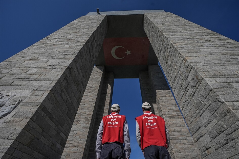 Şehitler Abidesi'nde Çanakkale Kara Savaşları'nın 111. yılı töreni düzenlendi