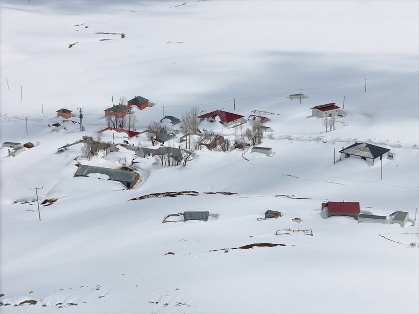 Bingöl'ün kuzeyinde kış, güneyinde bahar yaşanıyor
