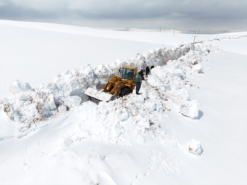 Bingöl'ün kuzeyinde kış, güneyinde bahar yaşanıyor