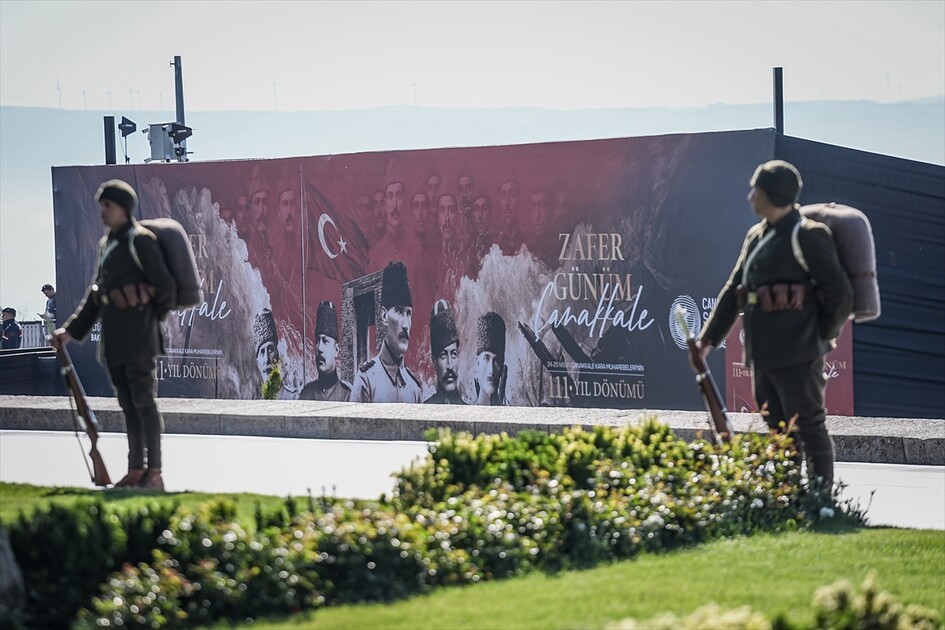 Şehitler Abidesi'nde Çanakkale Kara Savaşları'nın 111. yılı töreni düzenlendi