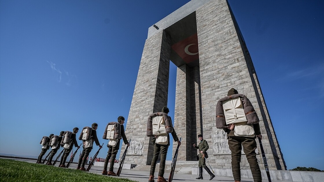 Şehitler Abidesi'nde Çanakkale Kara Savaşları'nın 111. yılı töreni düzenlendi
