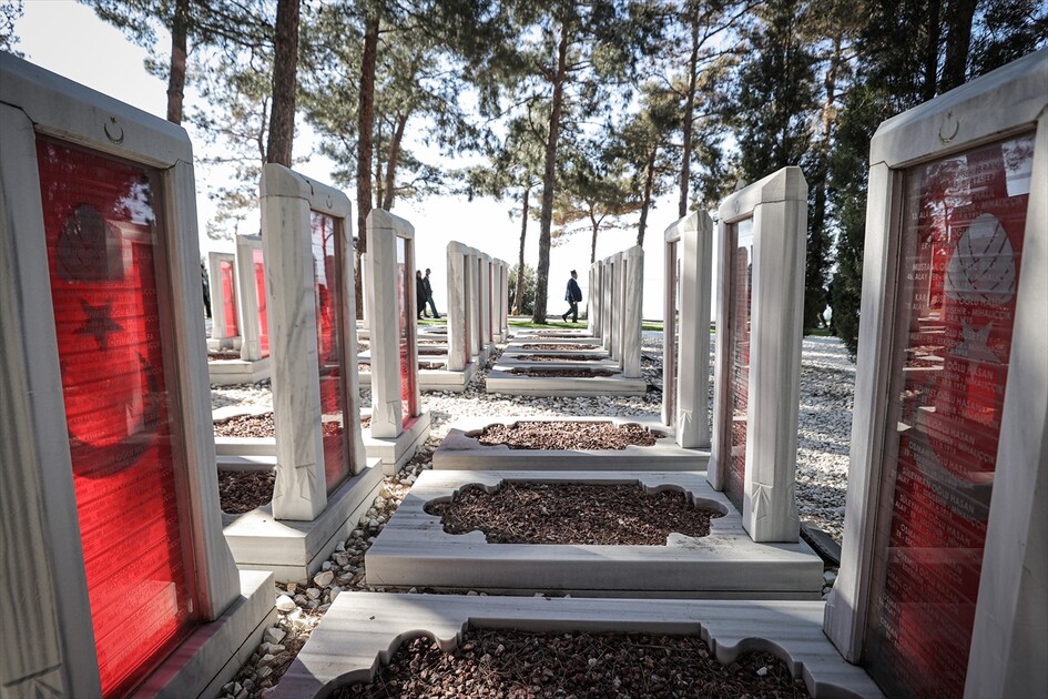 Şehitler Abidesi'nde Çanakkale Kara Savaşları'nın 111. yılı töreni düzenlendi