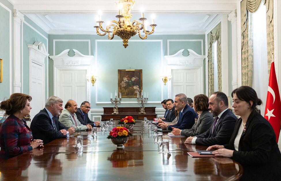 فيدان يلتقي أعضاء من مجلسي البرلمان البريطاني