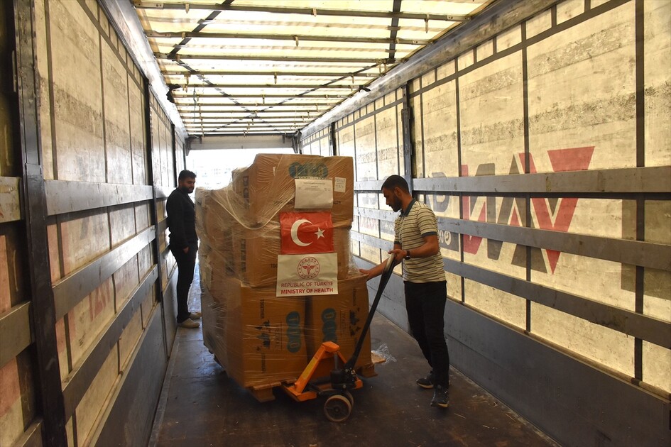 تركيا ترسل 6 شاحنات مساعدات طبية إلى إيران