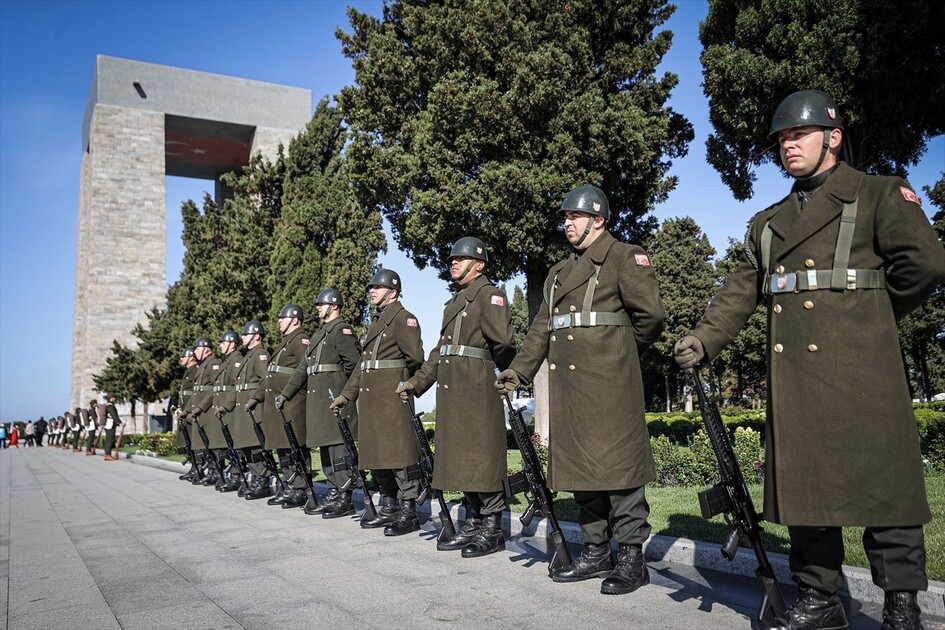 Şehitler Abidesi'nde Çanakkale Kara Savaşları'nın 111. yılı töreni düzenlendi