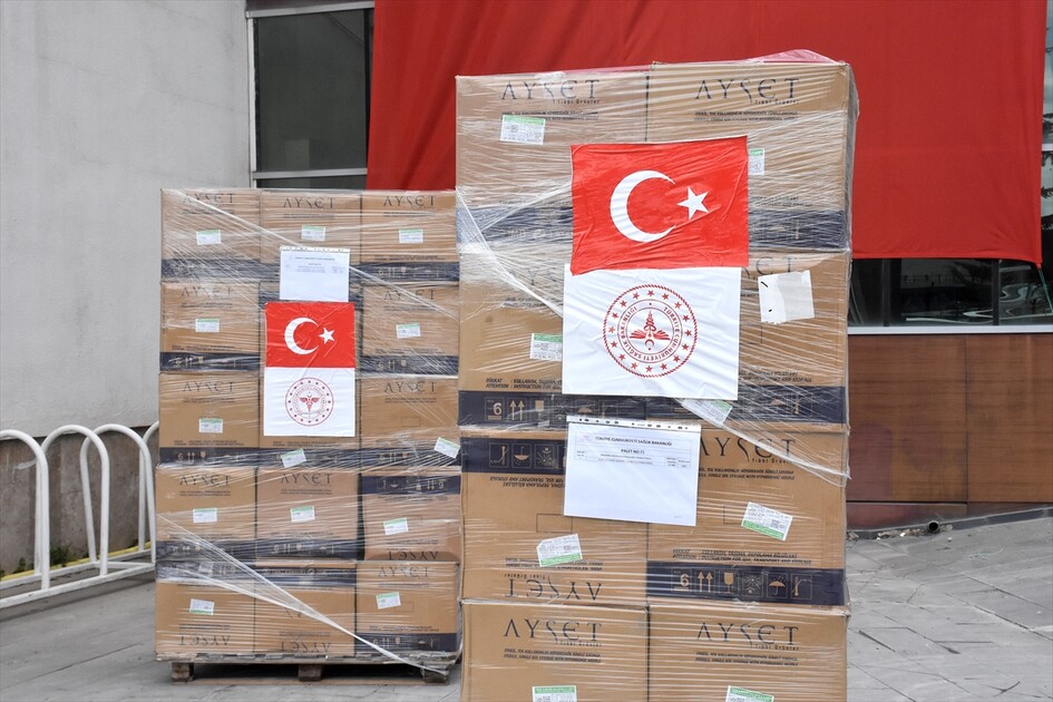 تركيا ترسل 6 شاحنات مساعدات طبية إلى إيران