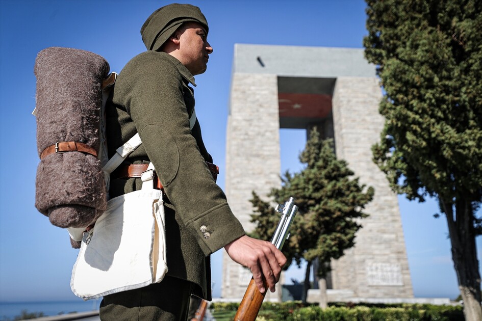 Şehitler Abidesi'nde Çanakkale Kara Savaşları'nın 111. yılı töreni düzenlendi
