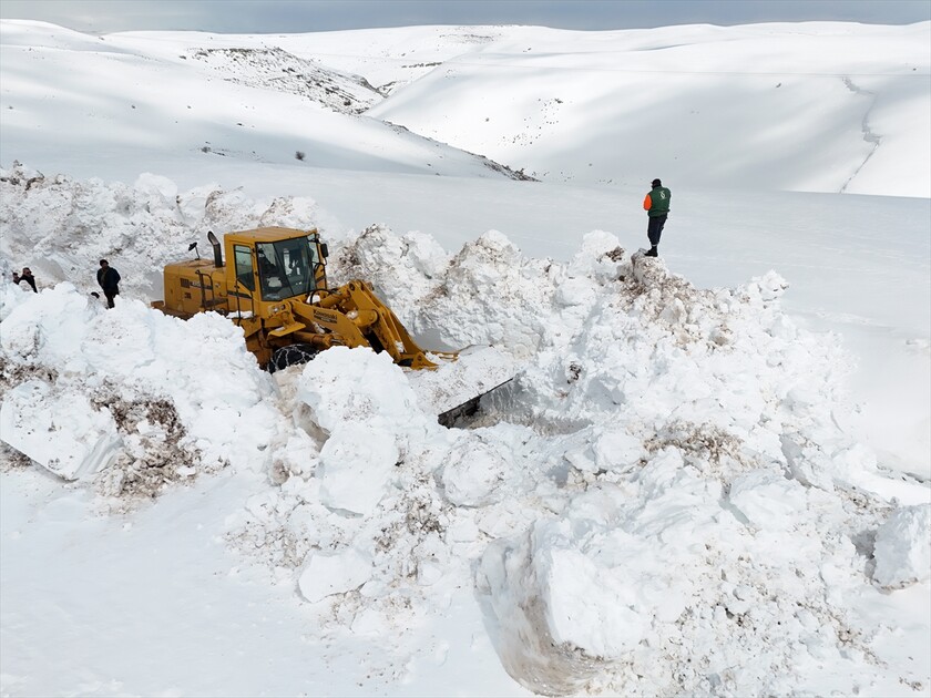 Bingöl'ün kuzeyinde kış, güneyinde bahar yaşanıyor