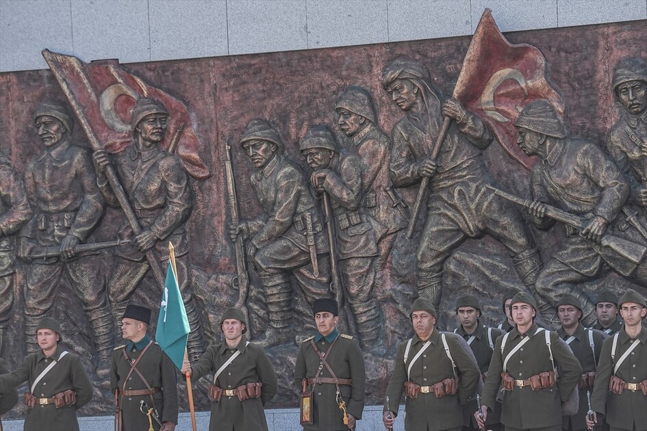 Şehitler Abidesi'nde Çanakkale Kara Savaşları'nın 111. yılı töreni düzenlendi