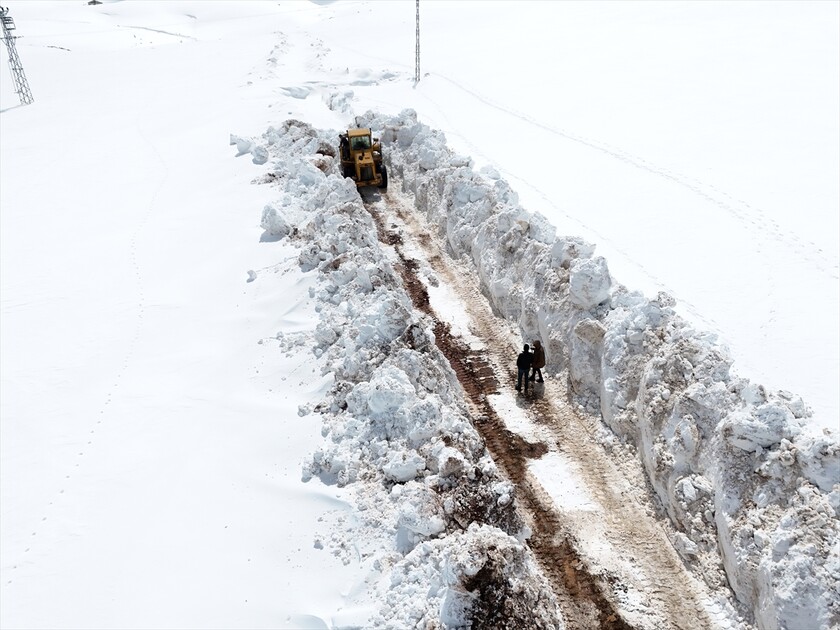 Bingöl'ün kuzeyinde kış, güneyinde bahar yaşanıyor