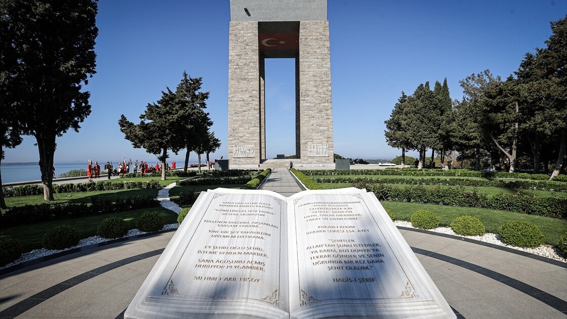 Şehitler Abidesi'nde Çanakkale Kara Savaşları'nın 111. yılı töreni düzenlendi