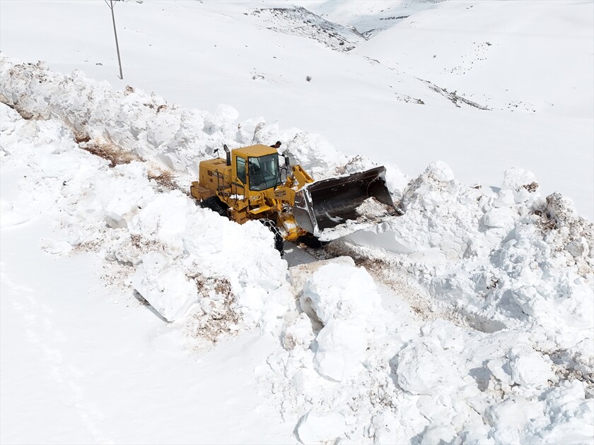 Bingöl'ün kuzeyinde kış, güneyinde bahar yaşanıyor