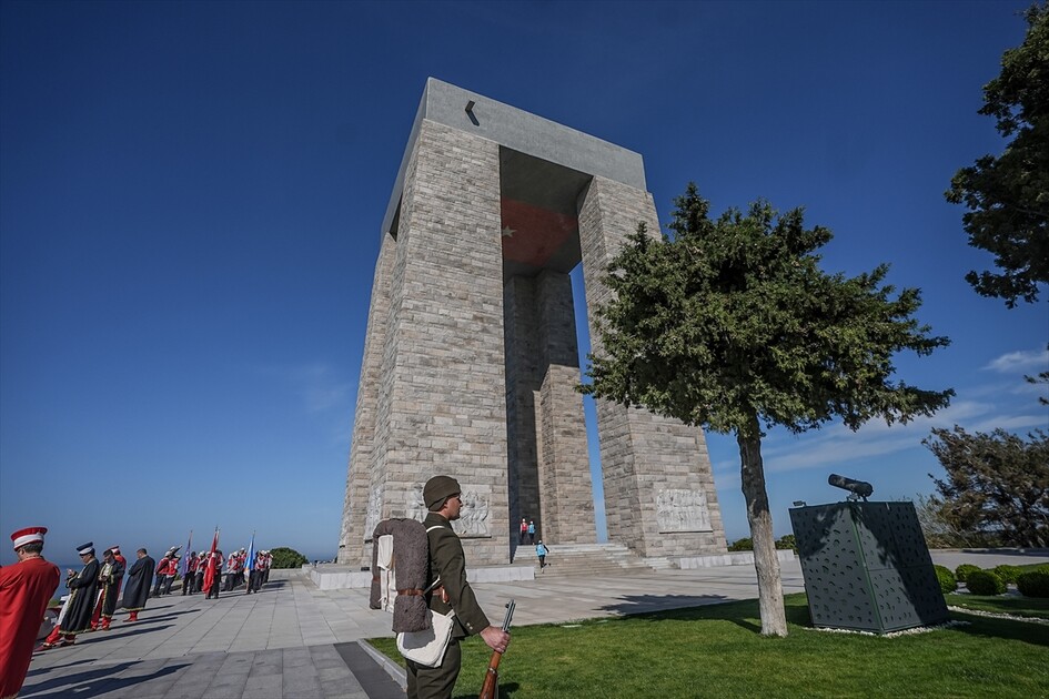 Şehitler Abidesi'nde Çanakkale Kara Savaşları'nın 111. yılı töreni düzenlendi