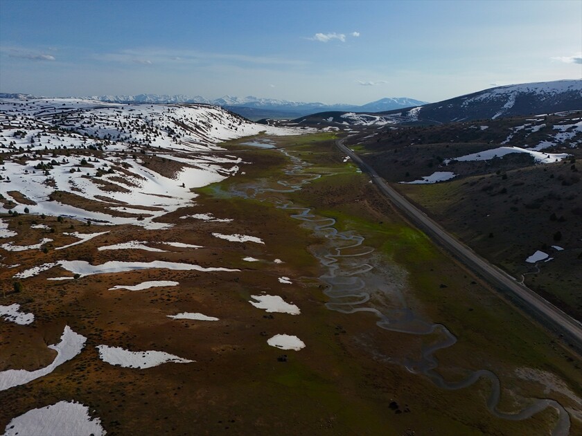Bingöl'ün kuzeyinde kış, güneyinde bahar yaşanıyor