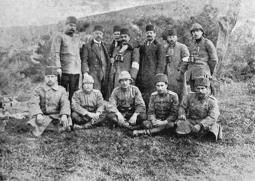 Çanakkale'de harp muhabirleri cephe gerisinde tarihe not düştü