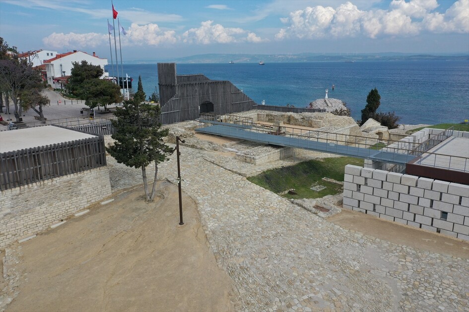 Çanakkale'de harp muhabirleri cephe gerisinde tarihe not düştü