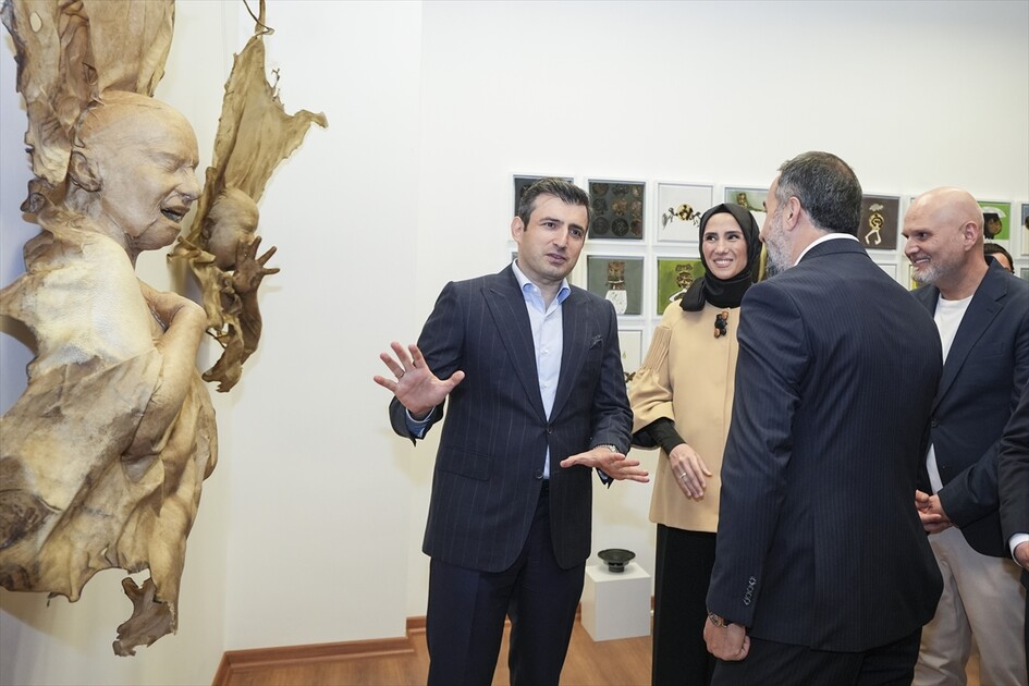 Selçuk Bayraktar, ArtıKÜME 2025 seçkisi ve ODAK Sergisi'nin açılışında konuştu