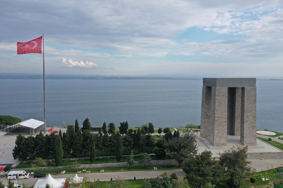 Çanakkale'de harp muhabirleri cephe gerisinde tarihe not düştü
