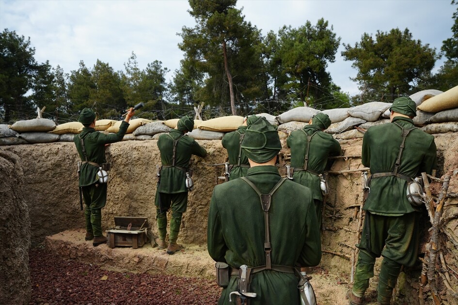 Çanakkale'de harp muhabirleri cephe gerisinde tarihe not düştü
