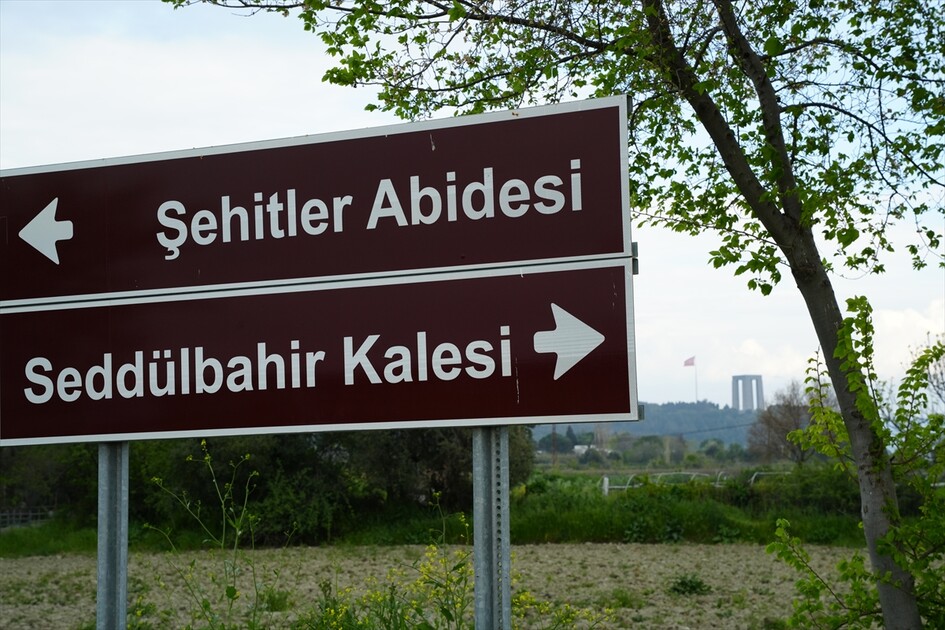 Çanakkale'de harp muhabirleri cephe gerisinde tarihe not düştü