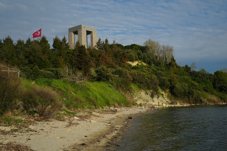 Çanakkale'de harp muhabirleri cephe gerisinde tarihe not düştü