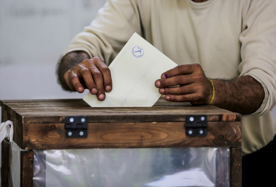 داخل خيام.. دير البلح تشهد أول انتخابات محلية في غزة منذ 22 عاما