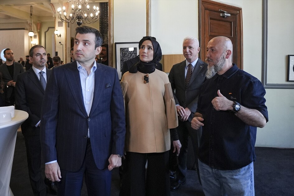 Selçuk Bayraktar, ArtıKÜME 2025 seçkisi ve ODAK Sergisi'nin açılışında konuştu