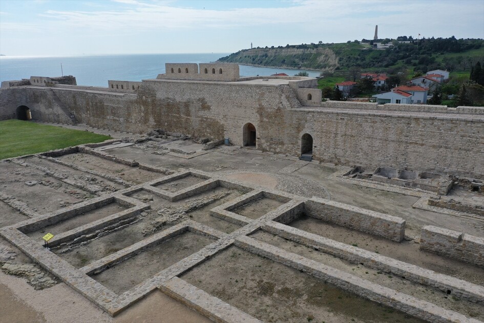 Çanakkale'de harp muhabirleri cephe gerisinde tarihe not düştü