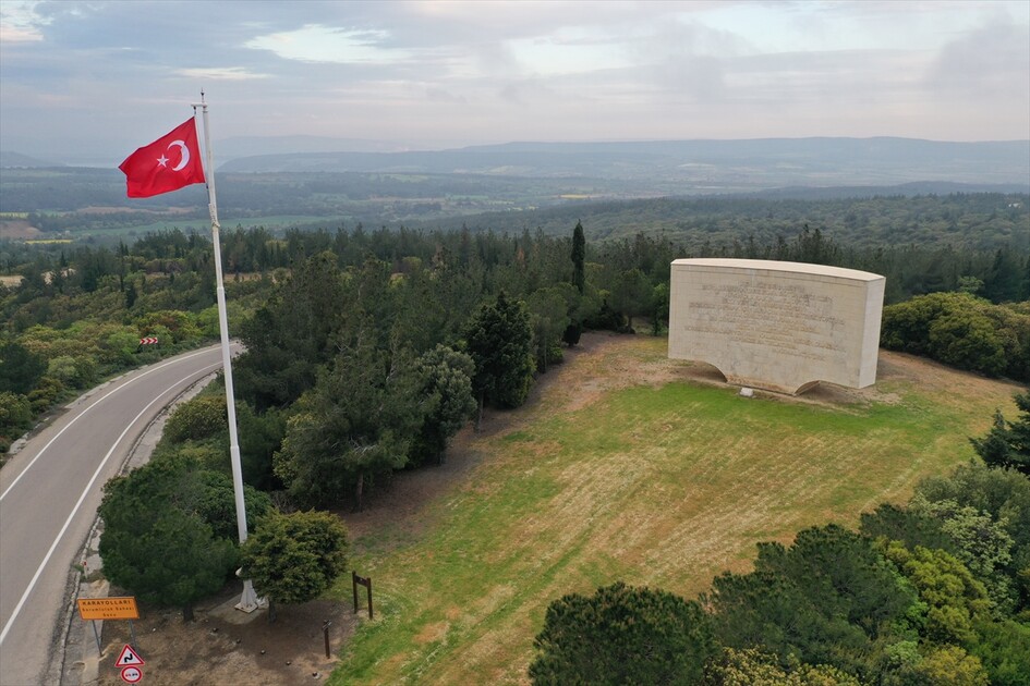 Çanakkale'de harp muhabirleri cephe gerisinde tarihe not düştü