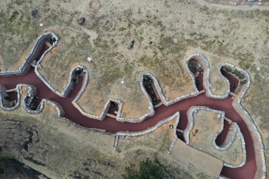 Çanakkale'de harp muhabirleri cephe gerisinde tarihe not düştü