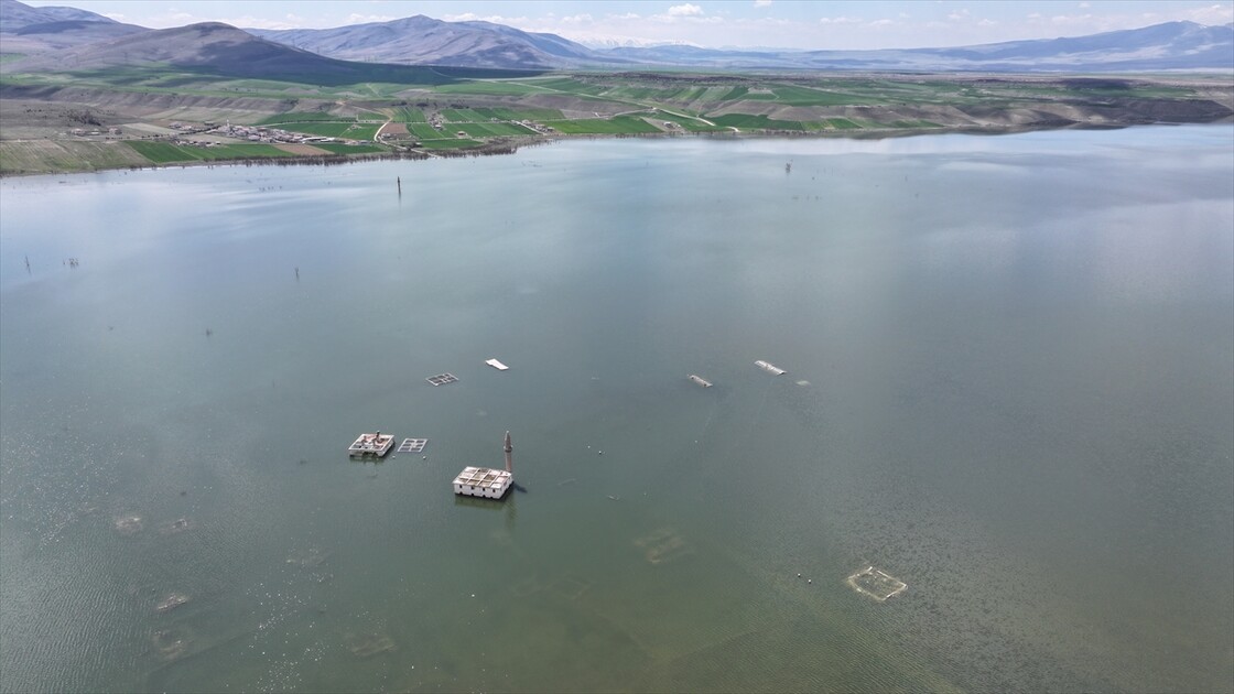 Gümüşören Barajı'nda eski yerleşim yerleri yeniden sular altında kaldı