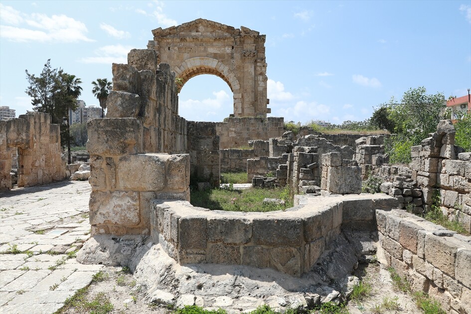آثار لبنان في خطر.. إسرائيل تهاجم البشر والحجر