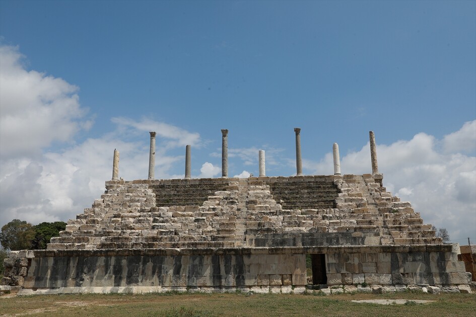 آثار لبنان في خطر.. إسرائيل تهاجم البشر والحجر