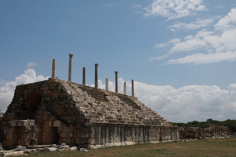 آثار لبنان في خطر.. إسرائيل تهاجم البشر والحجر