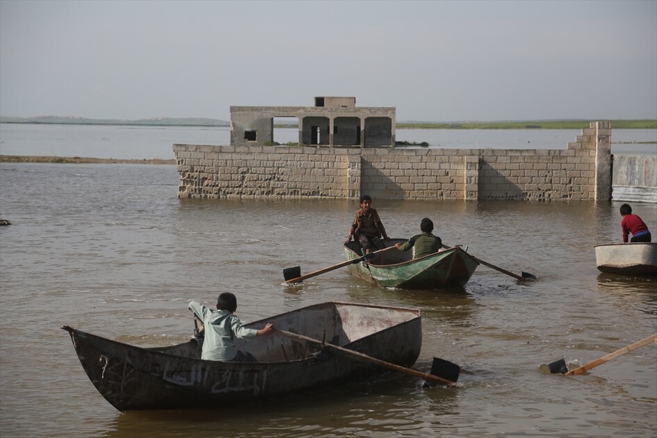 سوريا.. سيول تغرق منازل وأراضي عشرات العائلات بريف إدلب