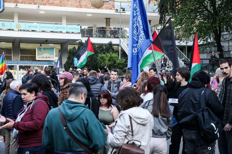 Demonstranti ispred RTS-a u Beogradu tražili bojkot Eurosonga