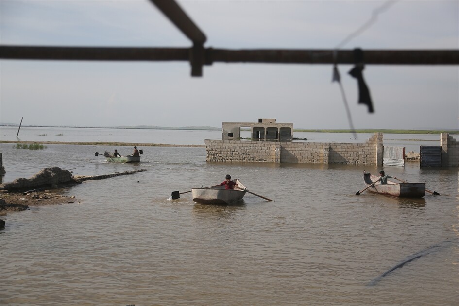 سوريا.. سيول تغرق منازل وأراضي عشرات العائلات بريف إدلب