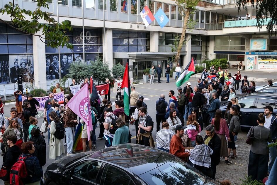Demonstranti ispred RTS-a u Beogradu tražili bojkot Eurosonga