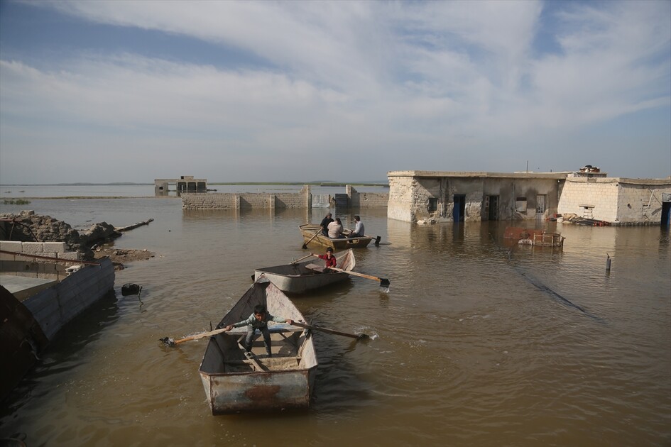 سوريا.. سيول تغرق منازل وأراضي عشرات العائلات بريف إدلب