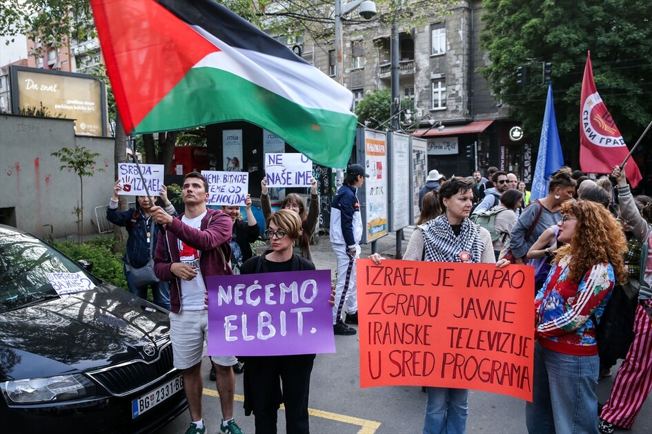 Demonstranti ispred RTS-a u Beogradu tražili bojkot Eurosonga