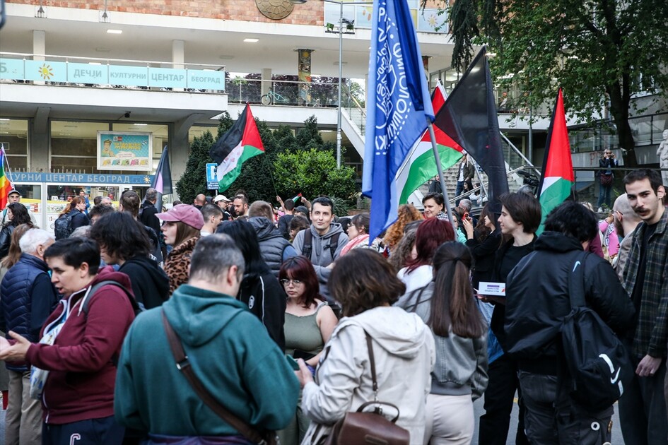 Demonstranti ispred RTS-a u Beogradu tražili bojkot Eurosonga